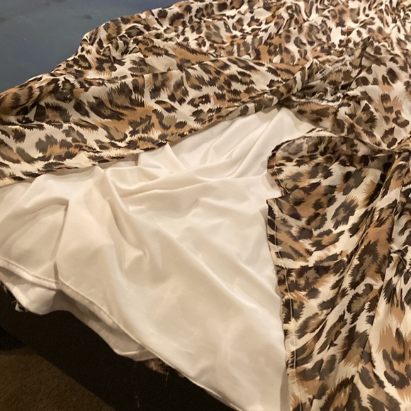 Leopard maxi skirt with cream colored slip underneath. 1X - Picture 4 of 5